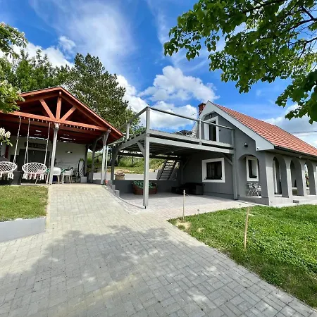 Völgyhíd Village Balaton Kőröshegy