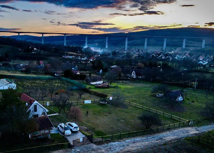 Völgyhíd Village Balaton Casa de Férias Kőröshegy