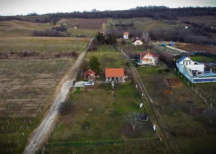 Völgyhíd Village Balaton Casa de Férias Kőröshegy