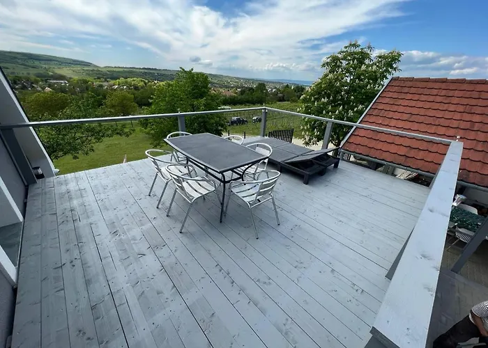 Völgyhíd Village Balaton Casa de Férias Kőröshegy