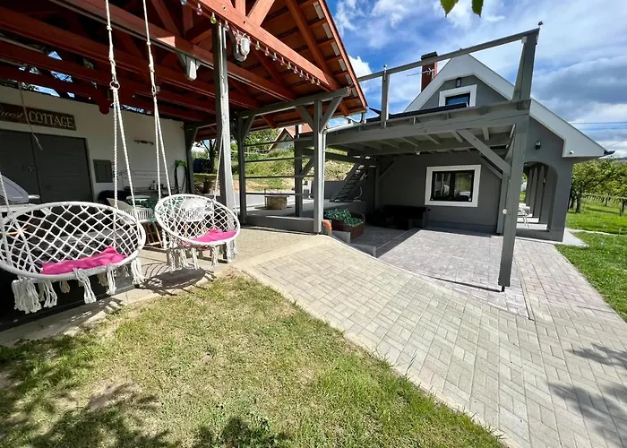Völgyhíd Village Balaton Casa de Férias Kőröshegy