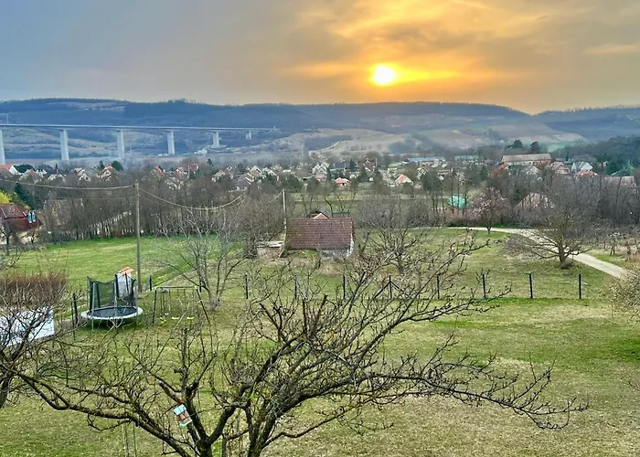 Casa de Férias Völgyhíd Village Balaton *