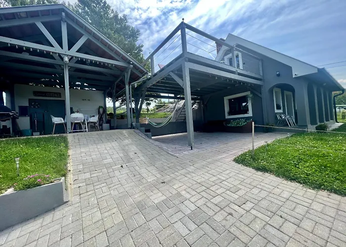 Völgyhíd Village Balaton Casa de Férias Kőröshegy